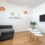Sunlit Paradise House דירה