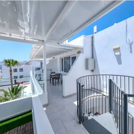 Апартаменты Sunlit Paradise House *