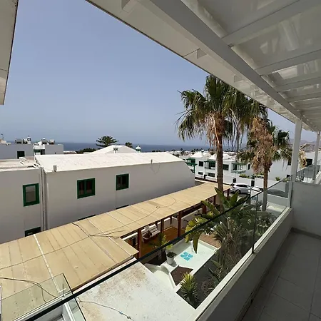 Апартаменты Sunlit Paradise House