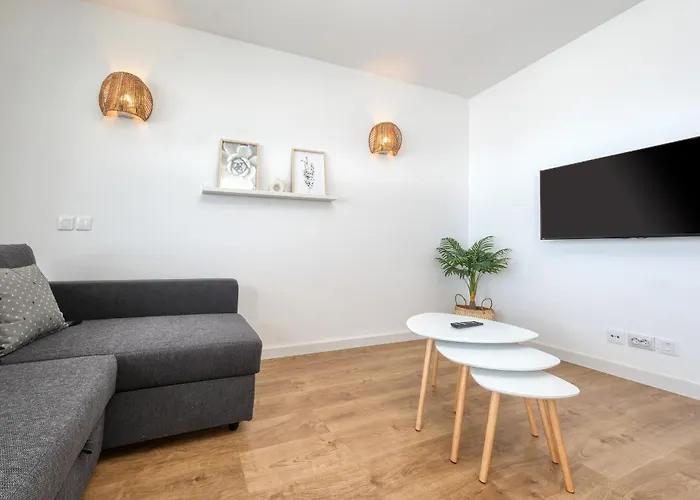 Sunlit Paradise House Apartment